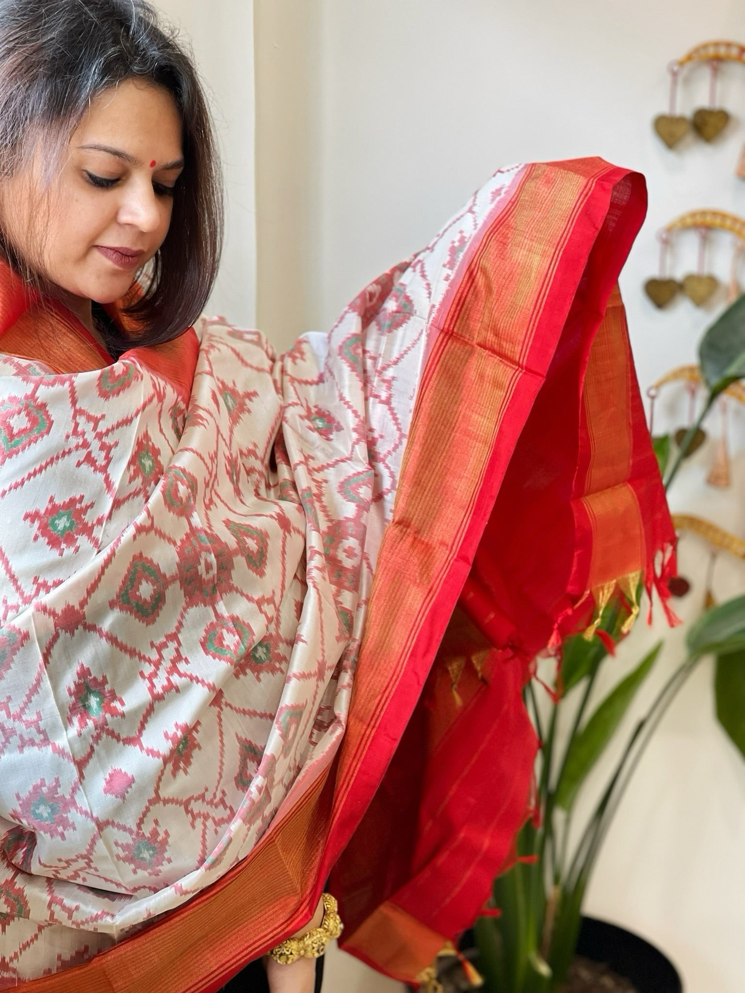 Ivory Handwoven Ikat Dupatta in Pure Silk - Masakalee