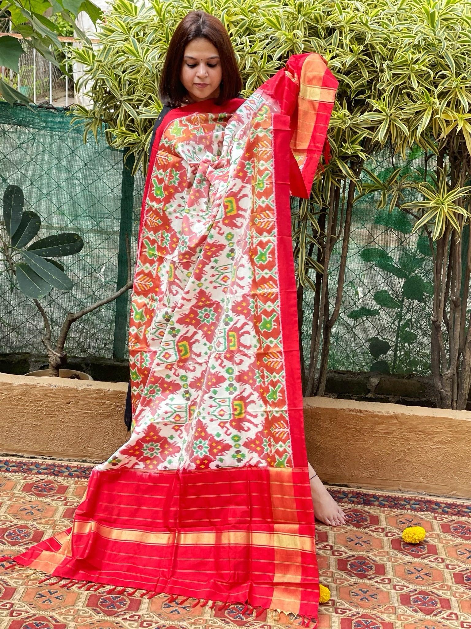 Ivory Handwoven Ikat Dupatta in Pure Silk - Masakalee