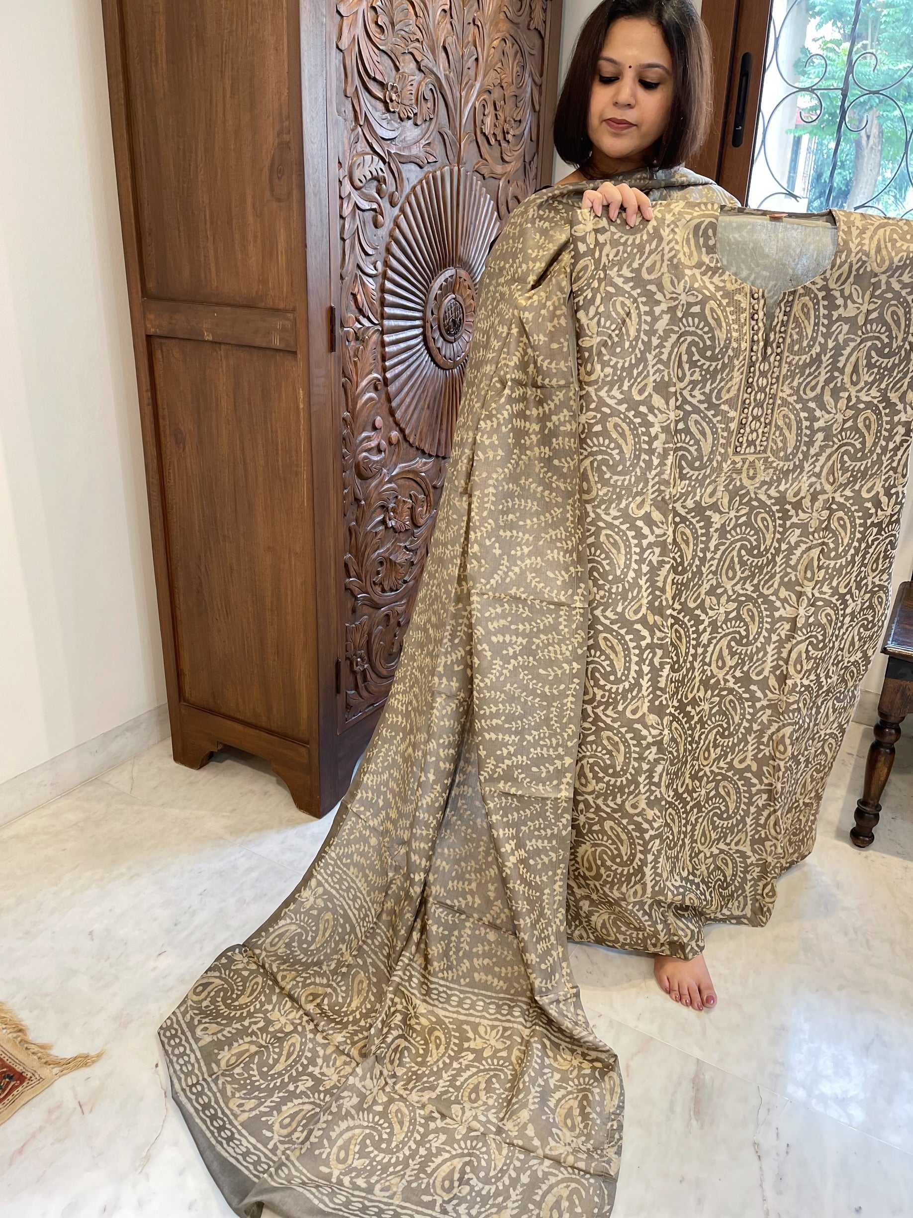 Kashish Dupatta Set (Kurta+Dupatta) with Handblock Print in Pure Tussar Silk - Masakalee