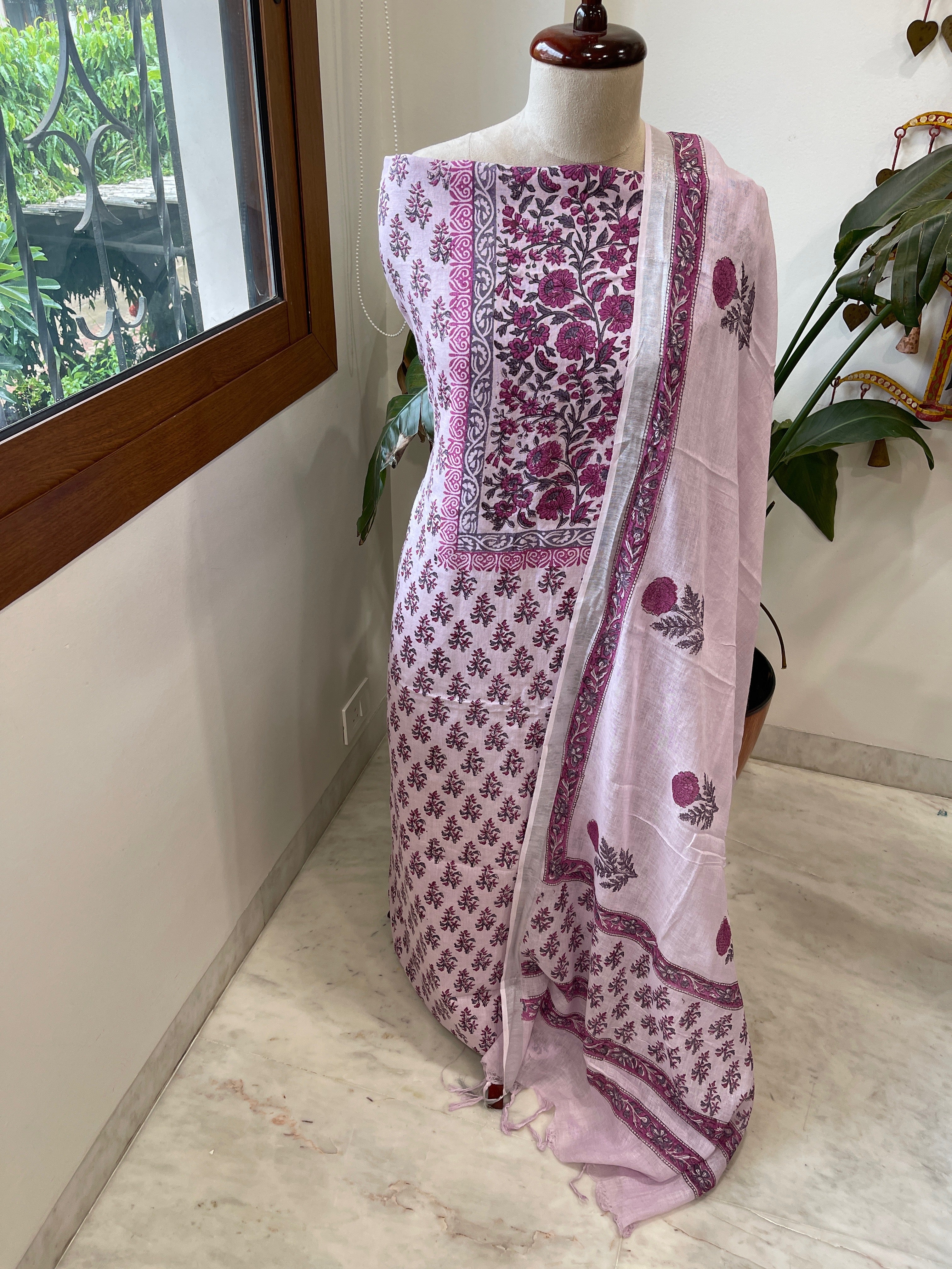 Lavender Handblock Printed Suit Set in Pure Linen - Masakalee