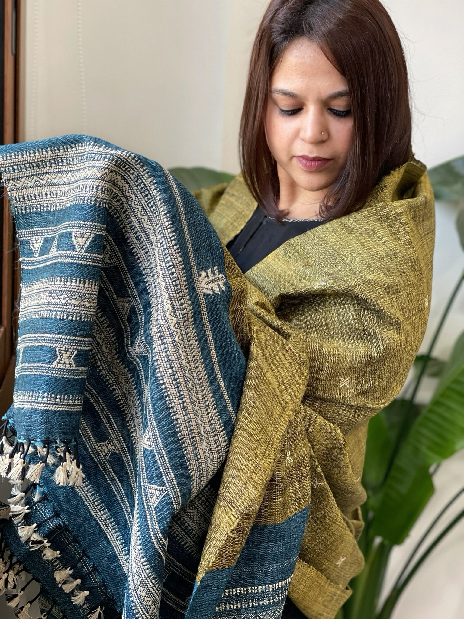 Leaf Green Handwoven Bhujodi Shawl in Pure Tussar and Wool - Masakalee