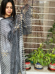 Leheriya Dupatta with Gotapatti Handwork - Masakalee