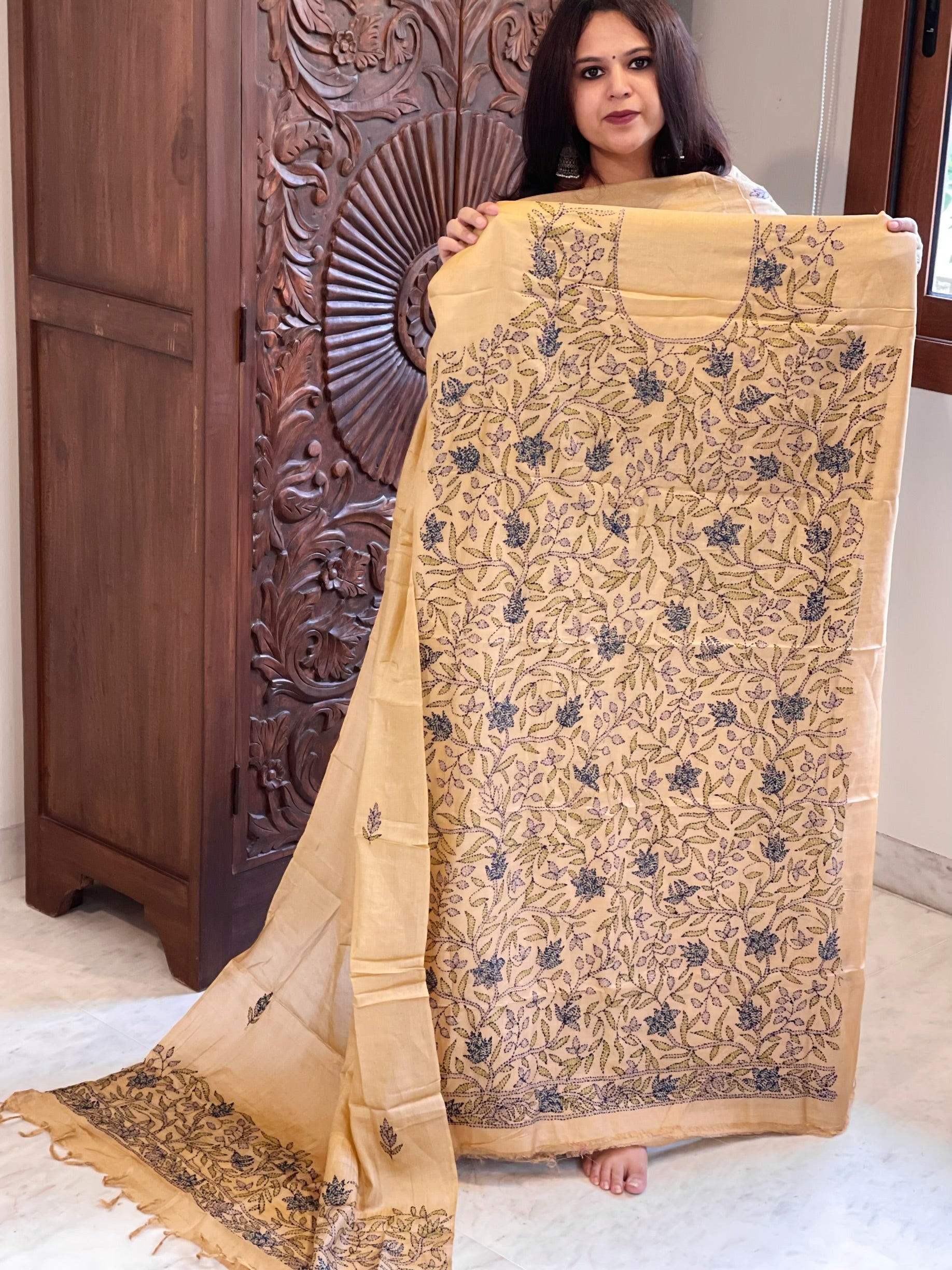 Lite Peach Suit Set with Kantha Handwork in Pure Tussar Silk - Masakalee