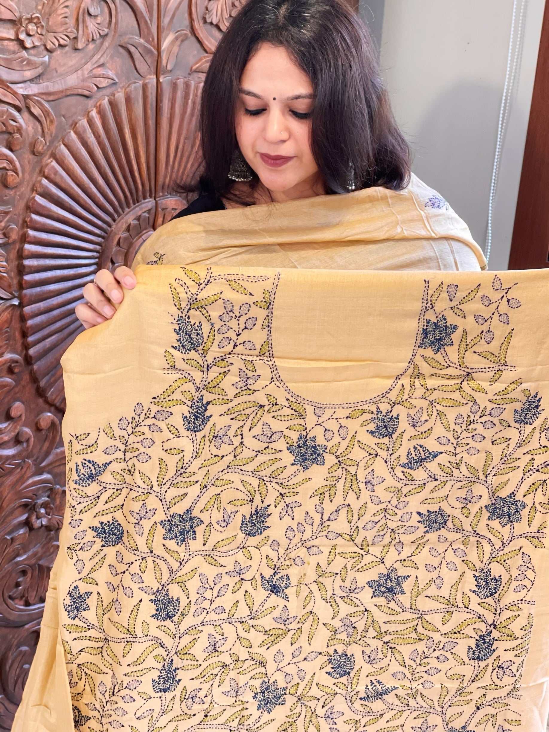 Lite Peach Suit Set with Kantha Handwork in Pure Tussar Silk - Masakalee