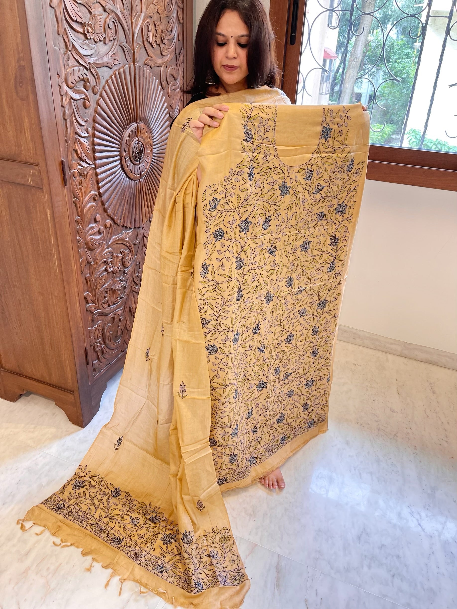 Lite Peach Suit Set with Kantha Handwork in Pure Tussar Silk - Masakalee