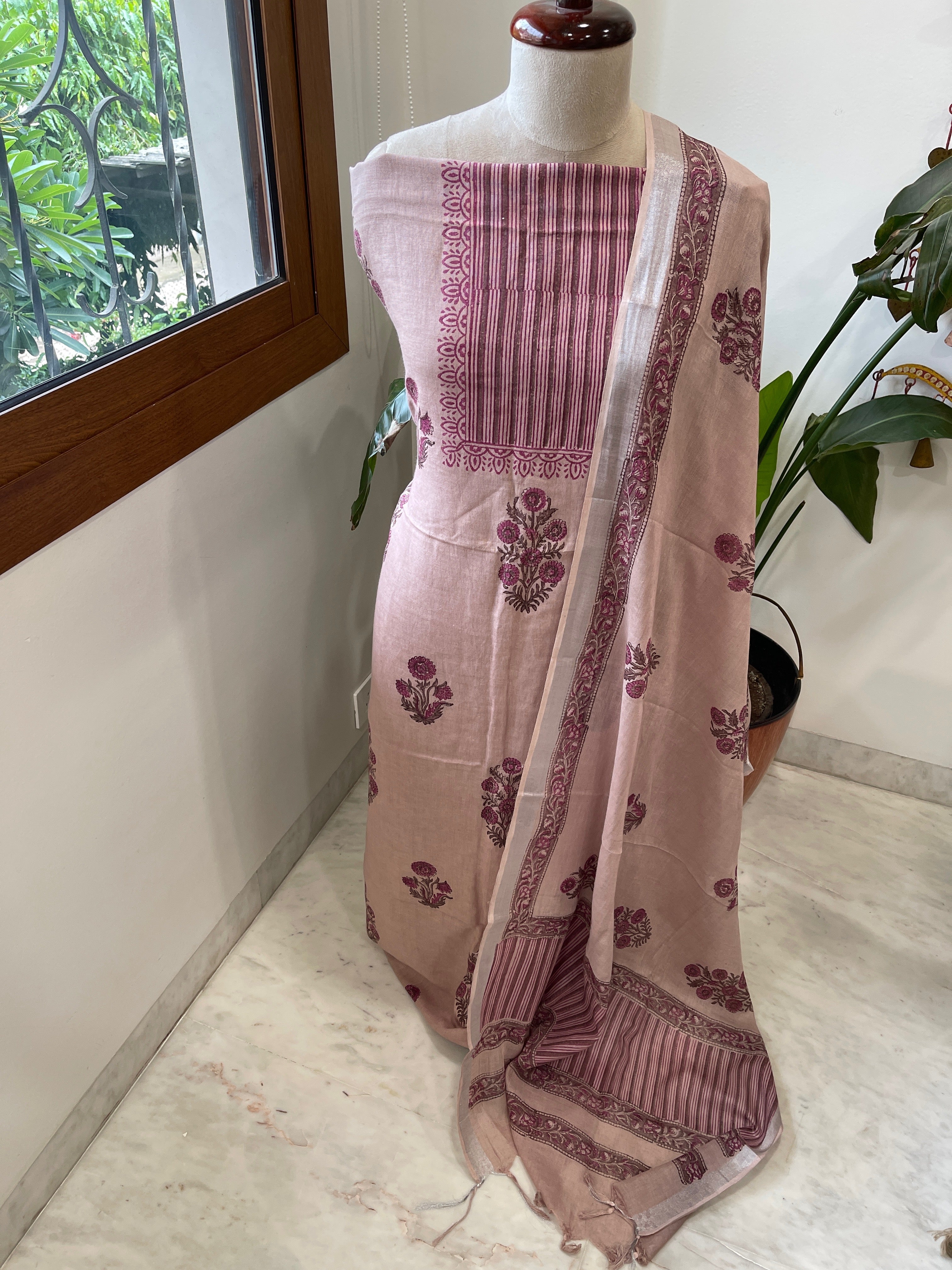 Lite Plum Handblock Printed Suit Set in Pure Linen - Masakalee