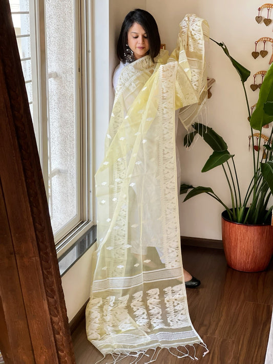 Lite Yellow Handwoven Jamdani Dupatta in Pure Muslin - Masakalee