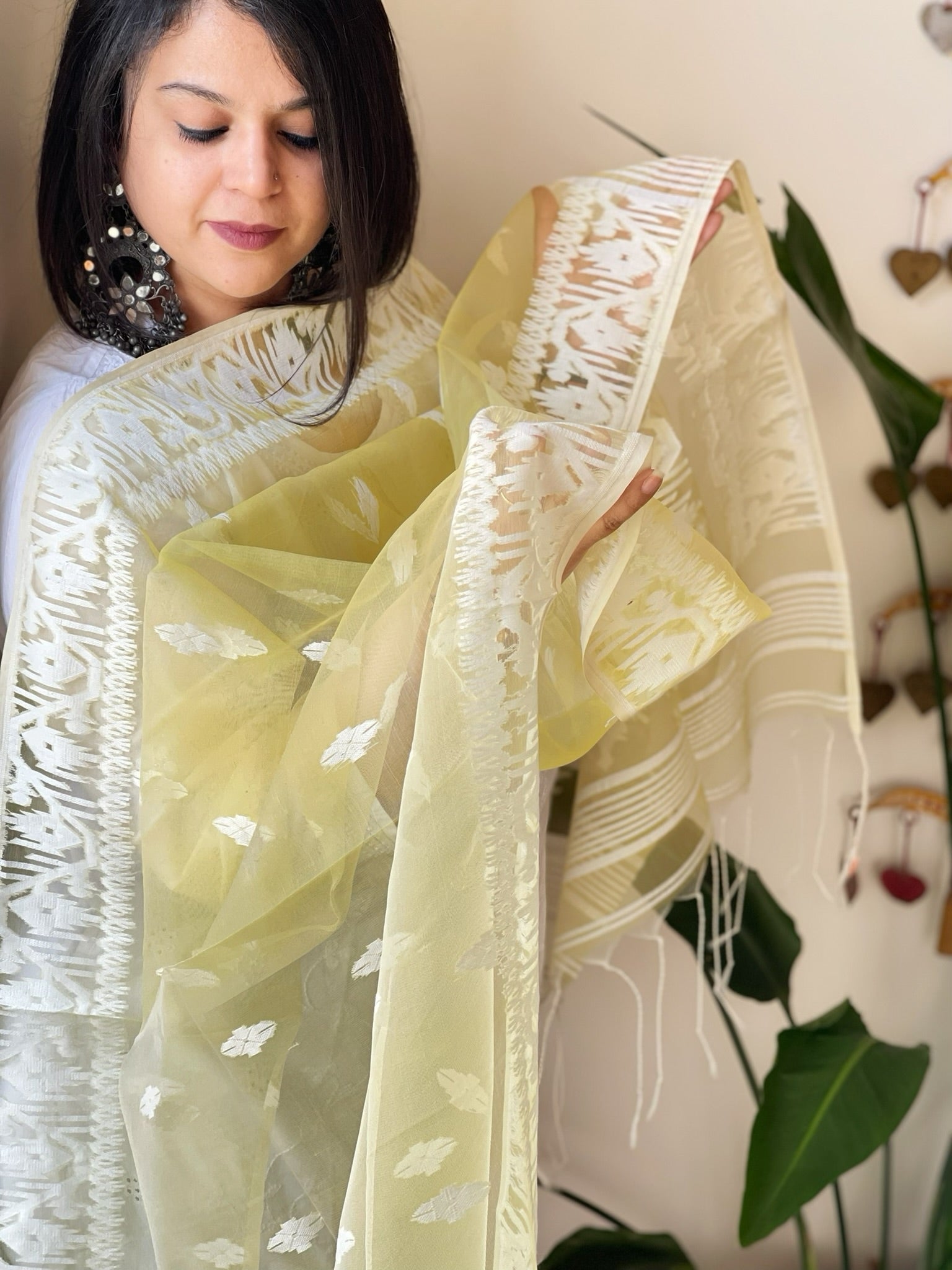 Lite Yellow Handwoven Jamdani Dupatta in Pure Muslin - Masakalee