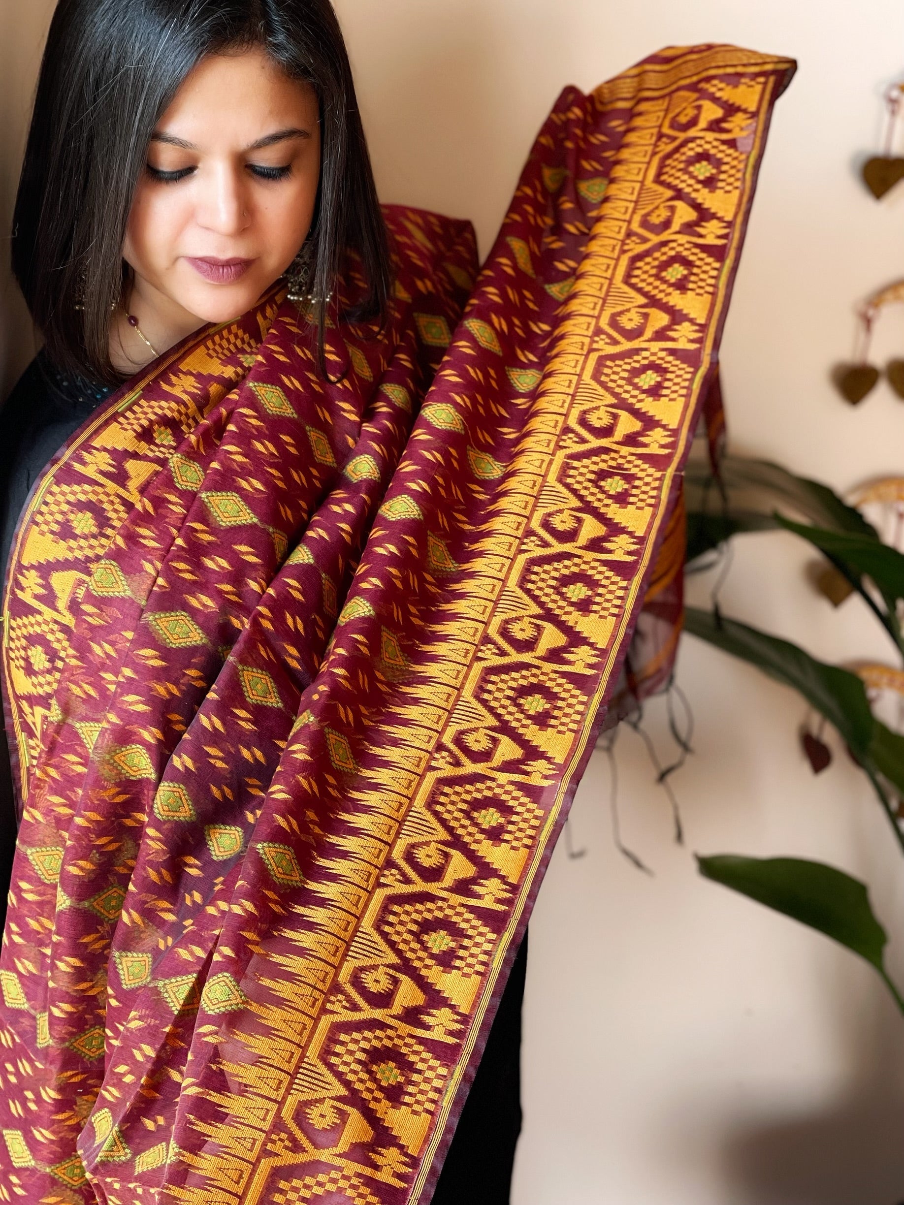 Maroon Handwoven Jamdani Dupatta in Pure Muslin - Chanderi - Masakalee