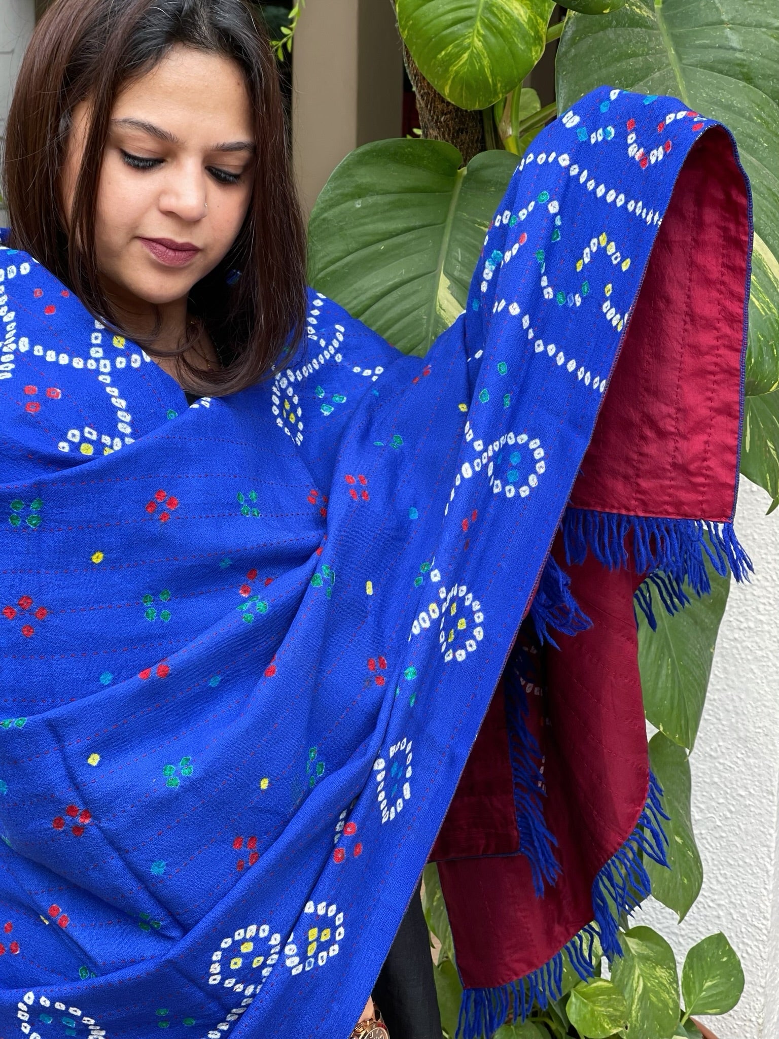 Maroon Handwoven Woollen Shawl with Handmade Bandhani and Kantha in Pure Silk - Masakalee