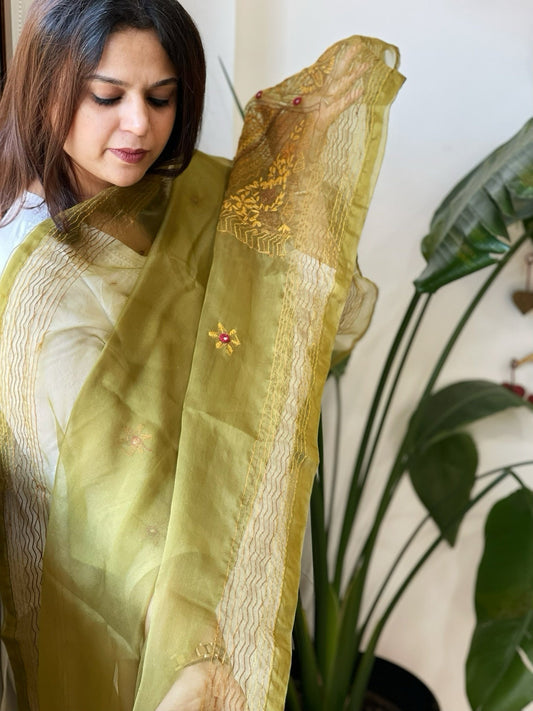 Mehendi Green Organza dupatta with Lambani Hand Embroidery - Masakalee