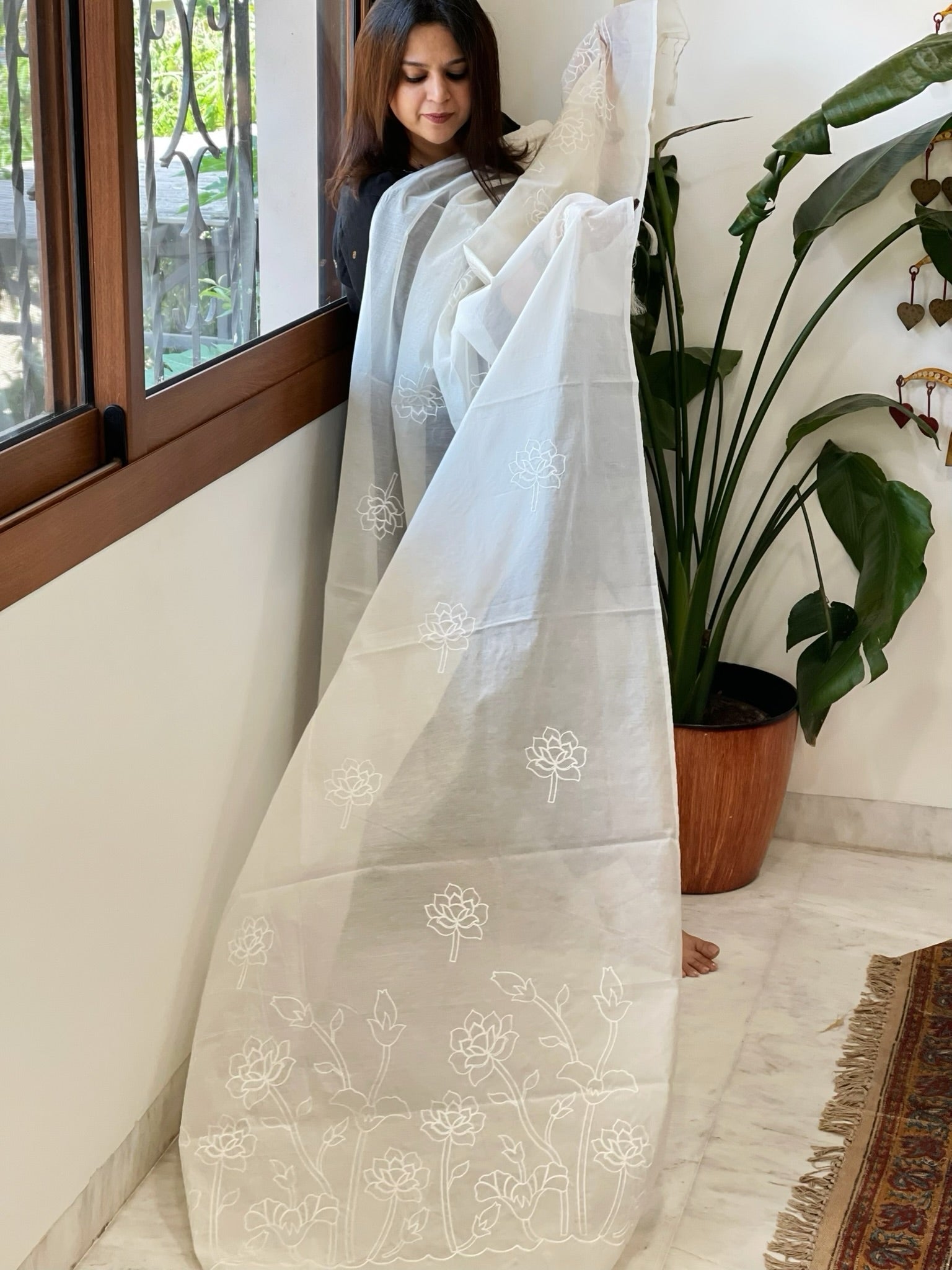 Mul Chanderi Dupatta with Thread Embroidery - Masakalee