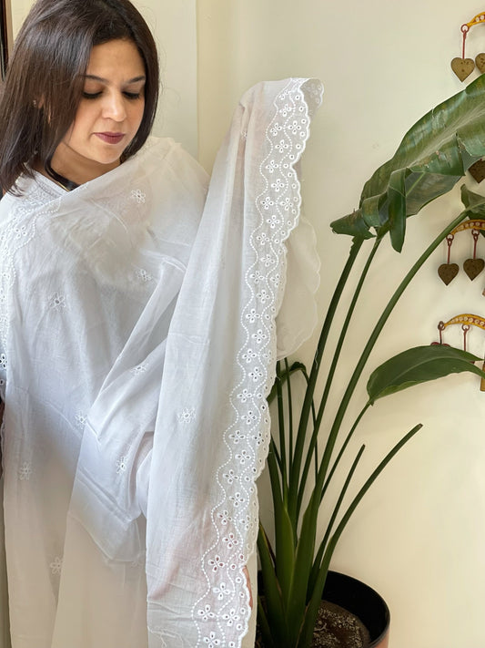Mul Cotton Dupatta with Thread Embroidery - Masakalee