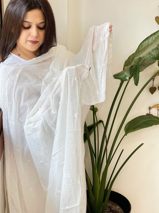 Mul Cotton Dupatta with Thread Embroidery - Masakalee