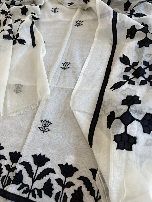 Off - White Applique Suit Set in Mul Chanderi - Masakalee