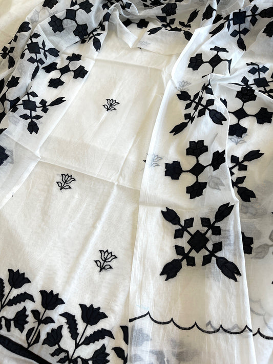 Off - White Applique Suit Set in Mul Chanderi - Masakalee