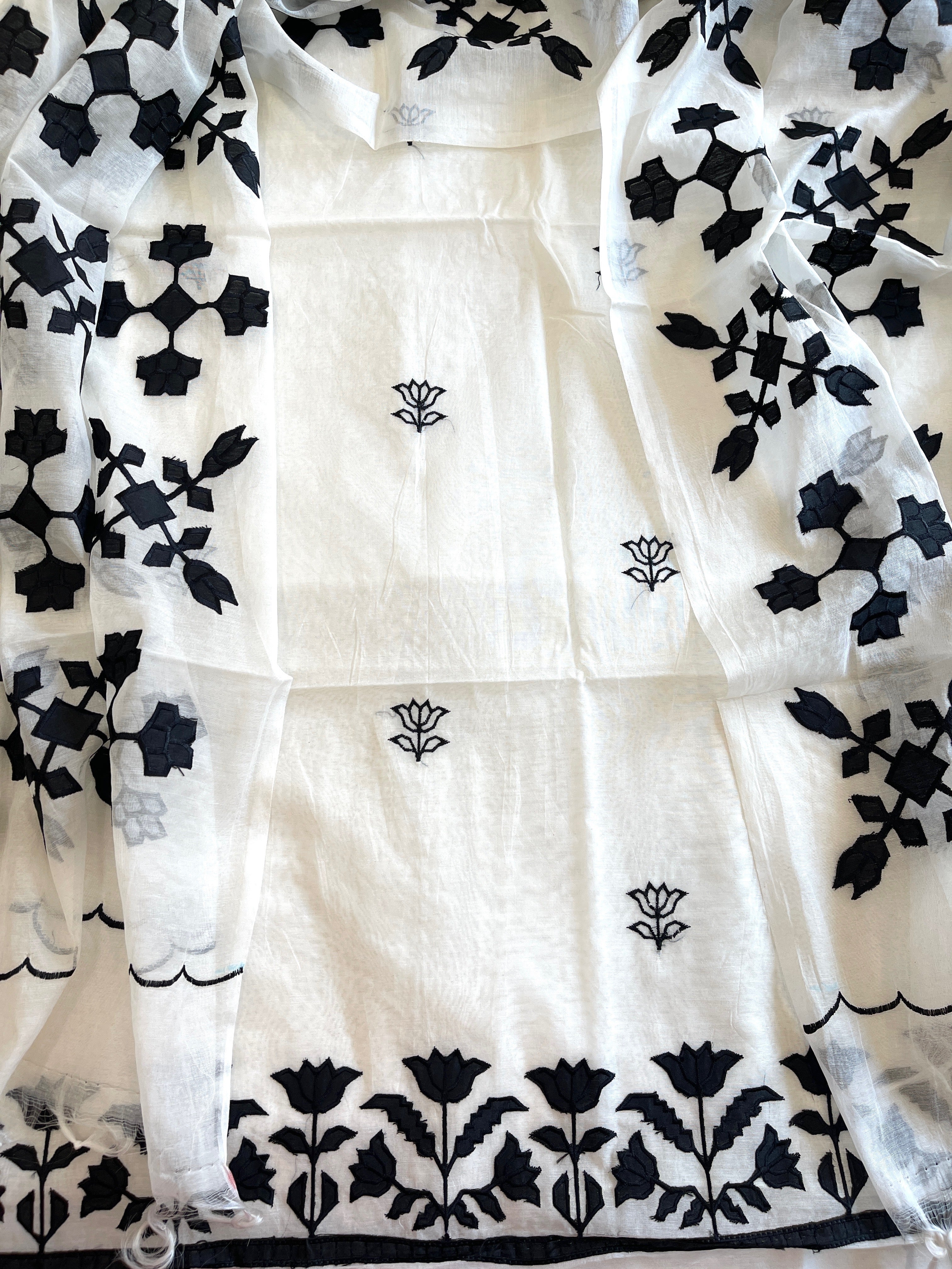 Off - White Applique Suit Set in Mul Chanderi - Masakalee