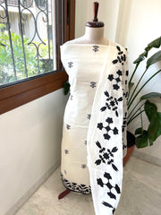 Off - White Applique Suit Set in Mul Chanderi - Masakalee