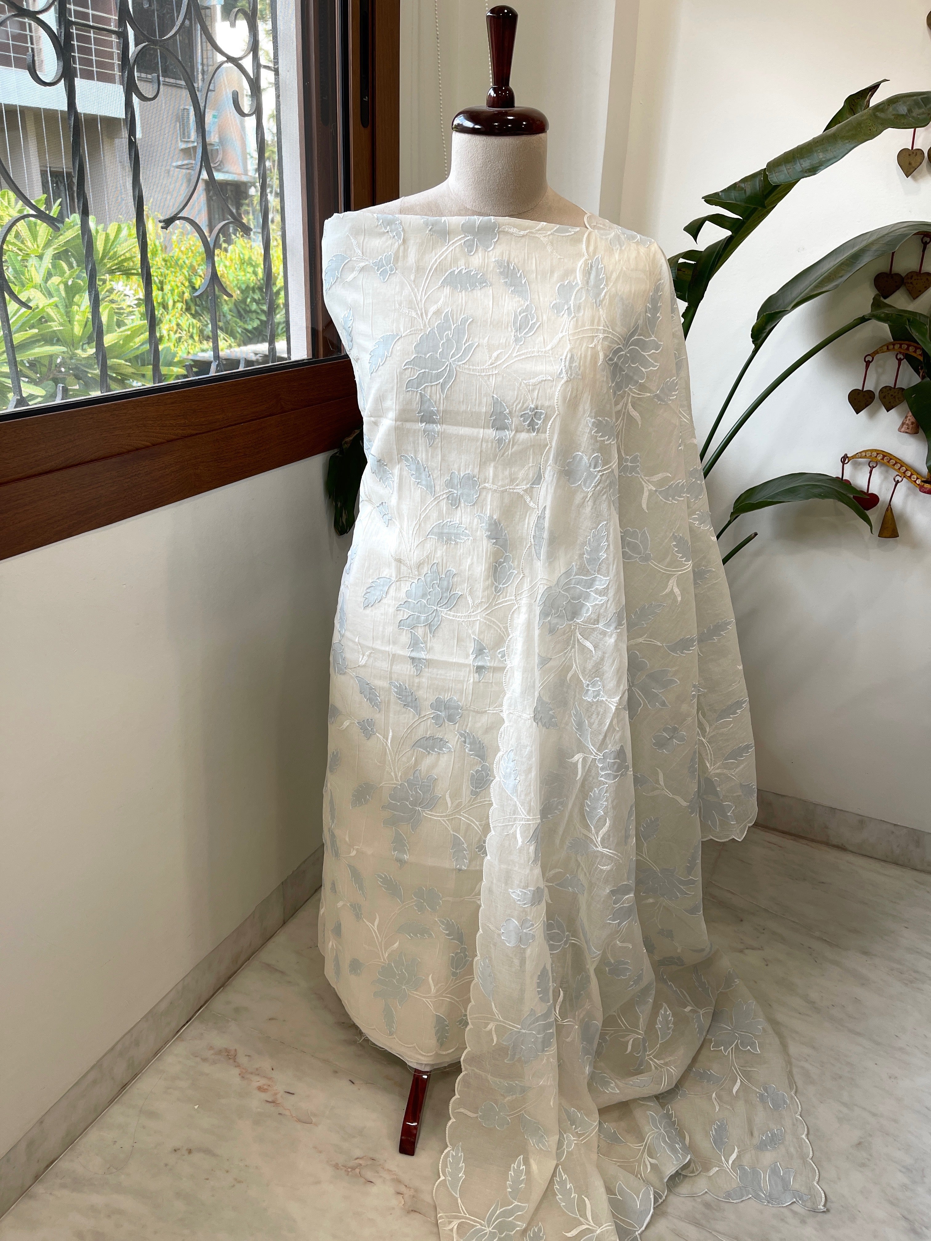 Off white, Blue Applique Jaal Dupatta Suit Set in Chanderi - Masakalee