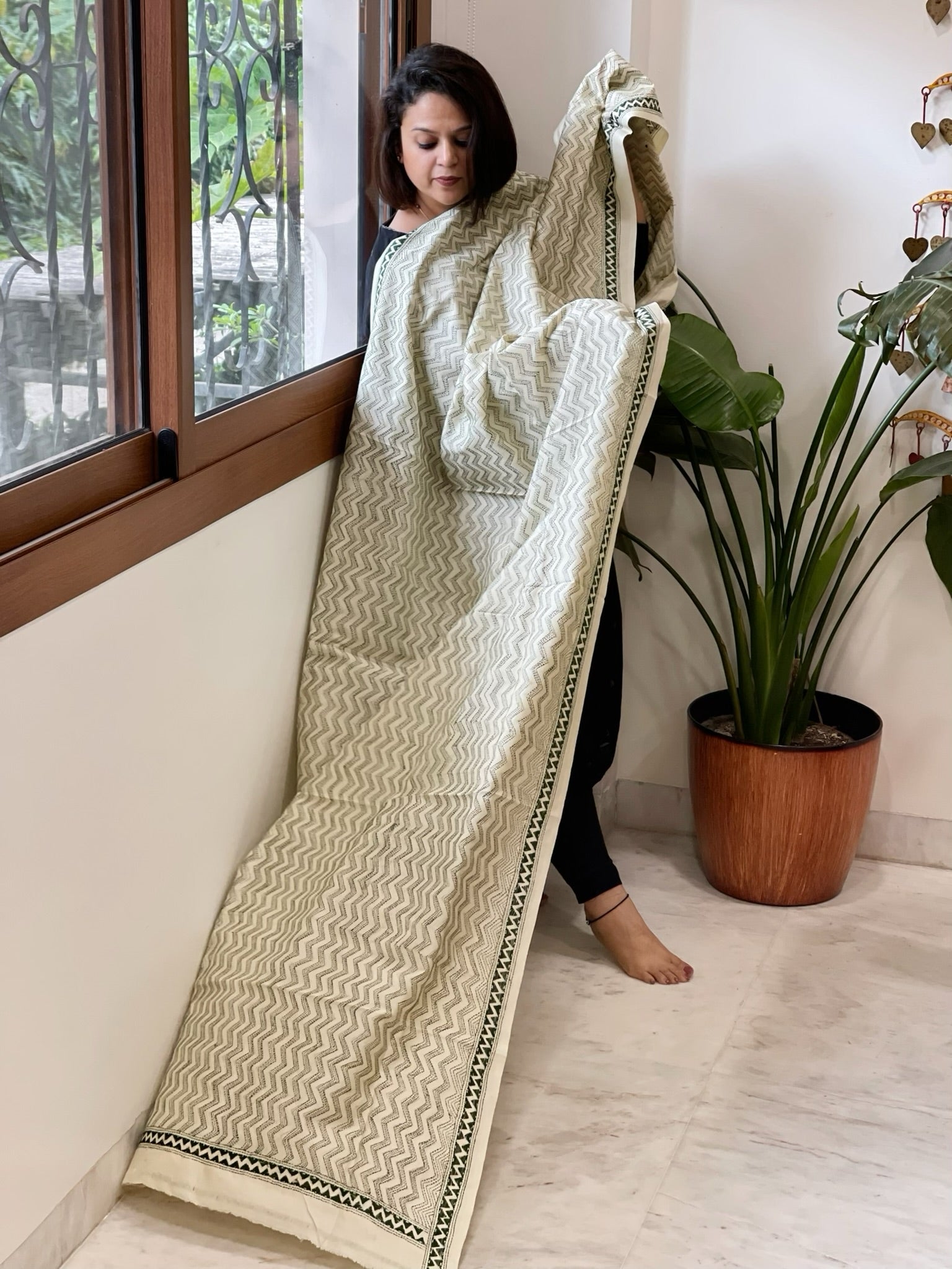 Off-White Handmade Kantha Dupatta in Silk - Masakalee