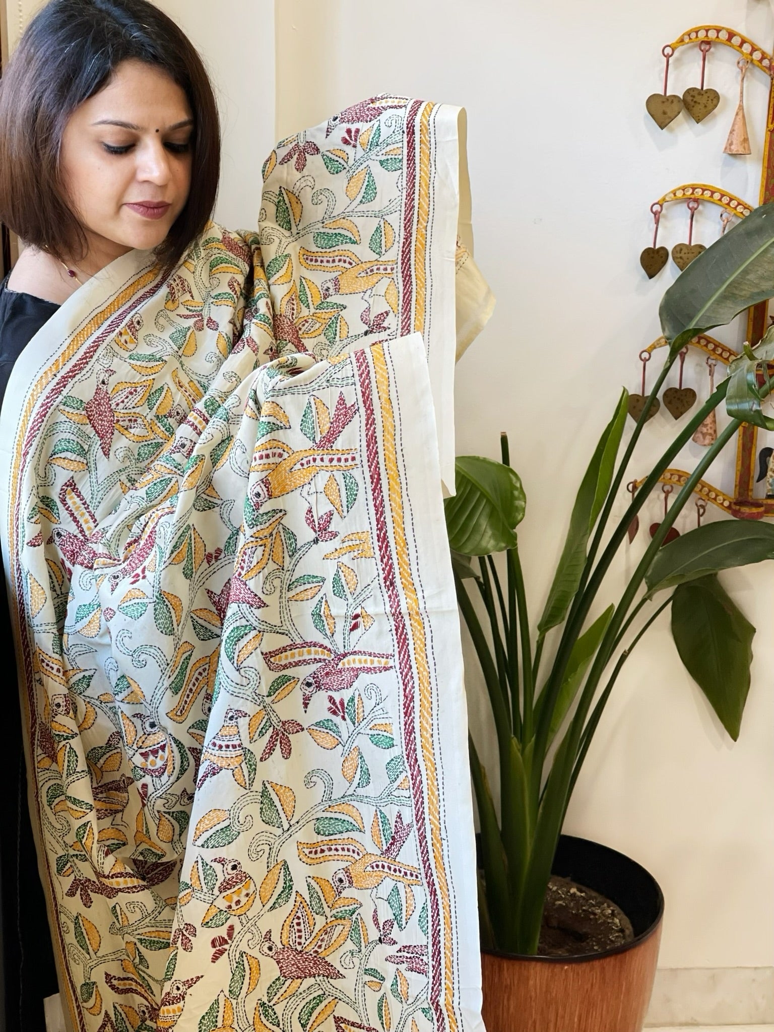 Off-White Handmade Kantha Dupatta in Silk - Masakalee