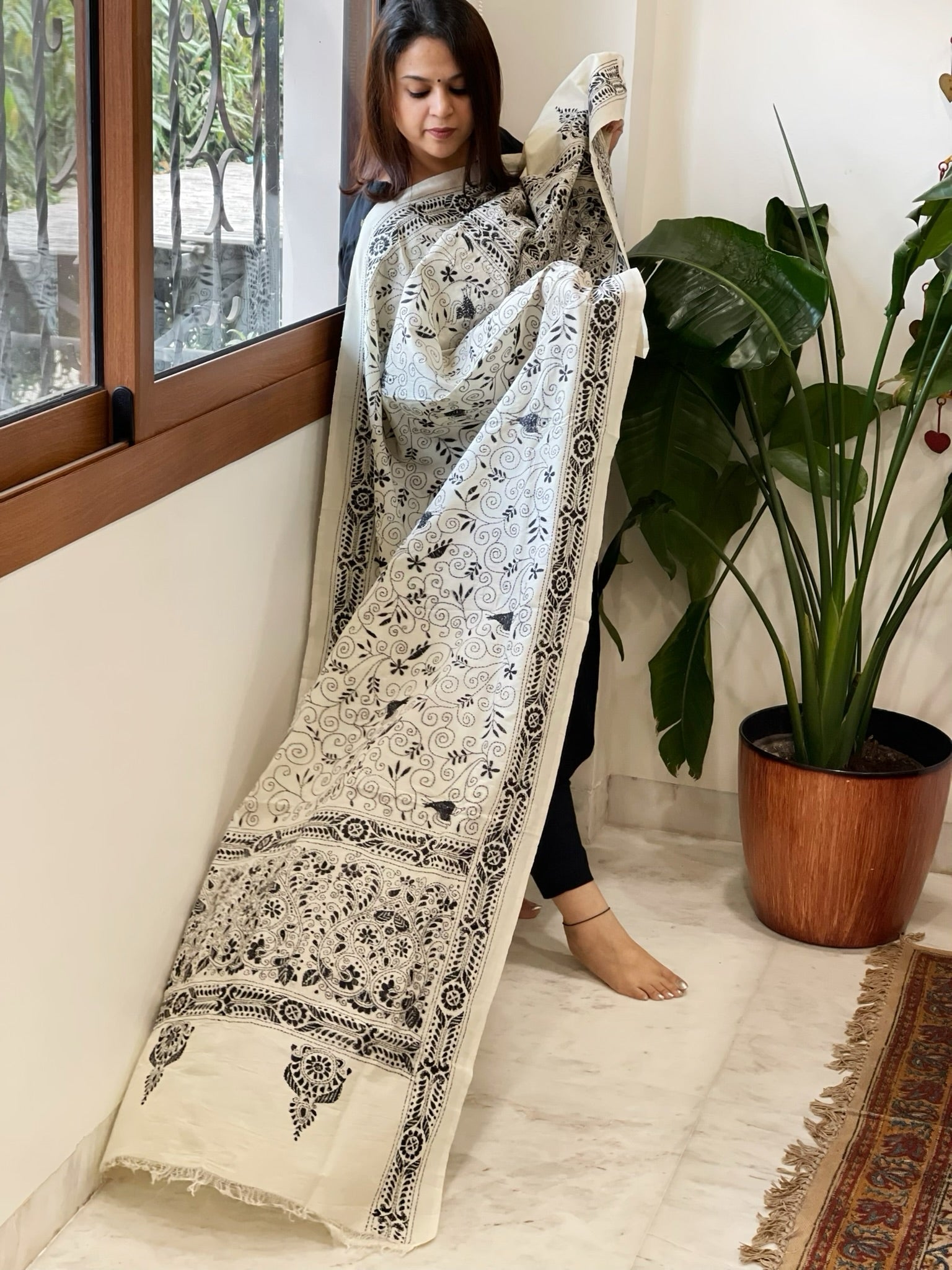 Off - White Handmade Kantha Dupatta in Silk - Masakalee