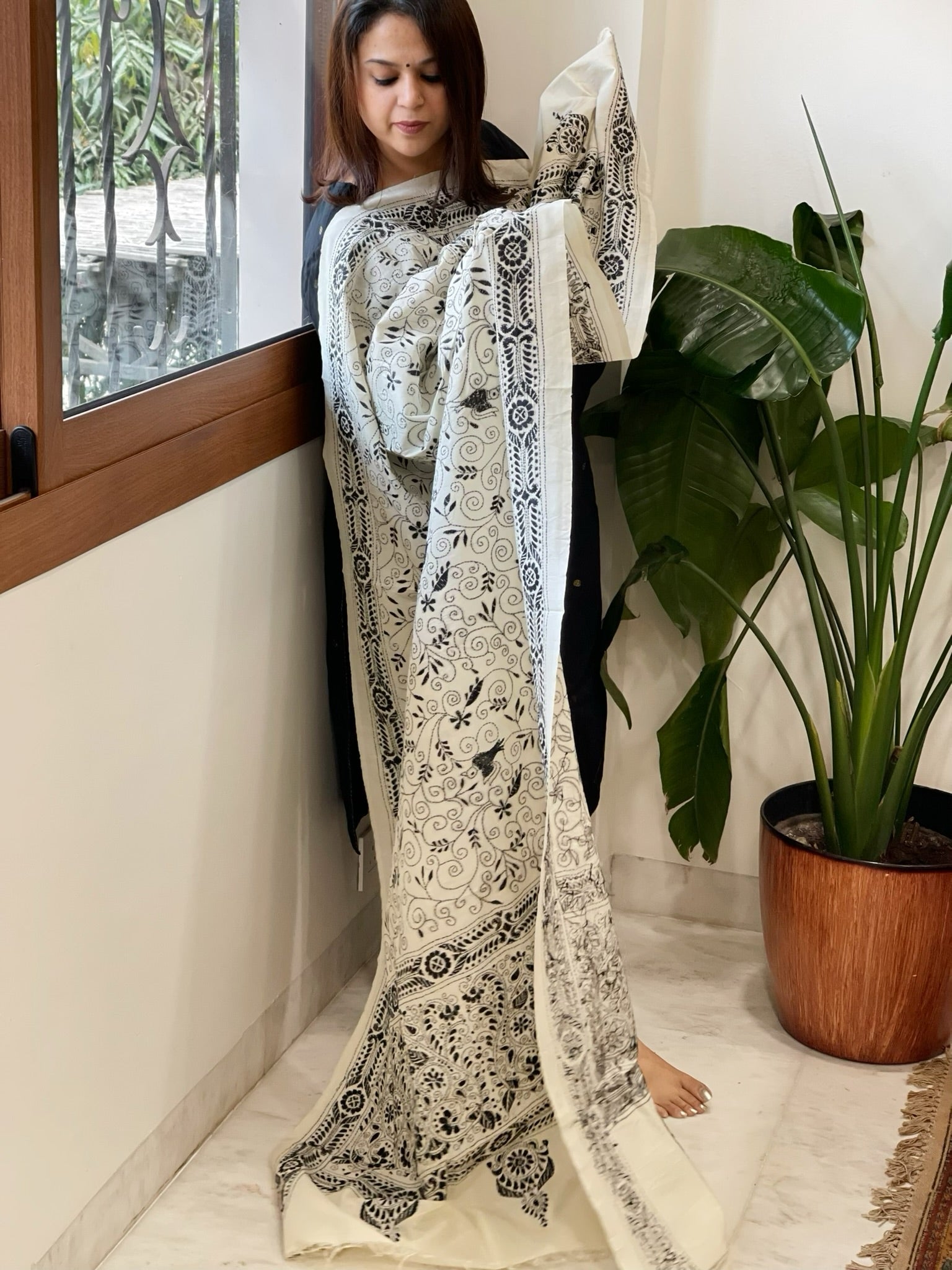 Off - White Handmade Kantha Dupatta in Silk - Masakalee