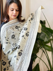 Off - White Handmade Kantha Dupatta in Silk - Masakalee