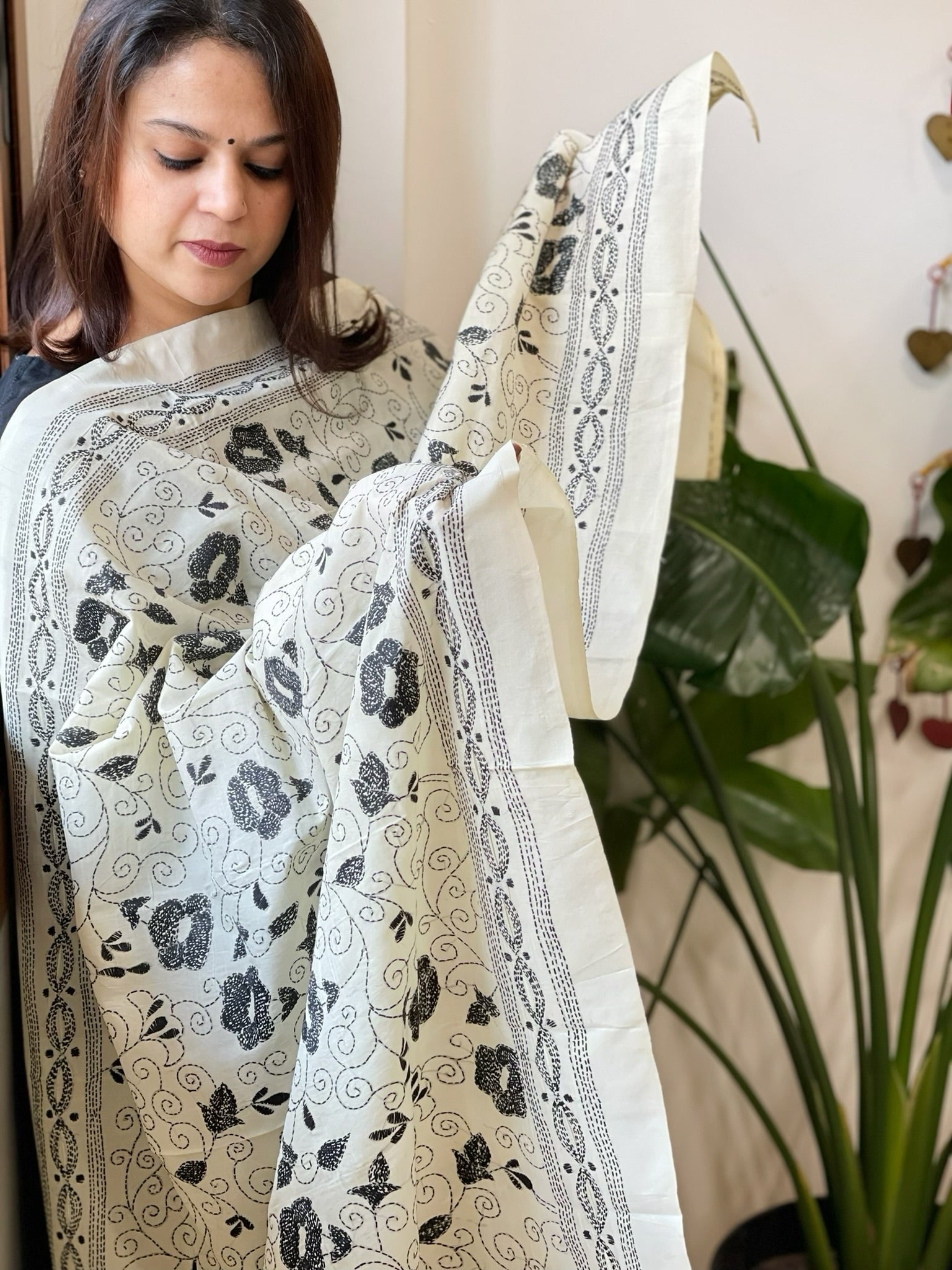 Off - White Handmade Kantha Dupatta in Silk - Masakalee