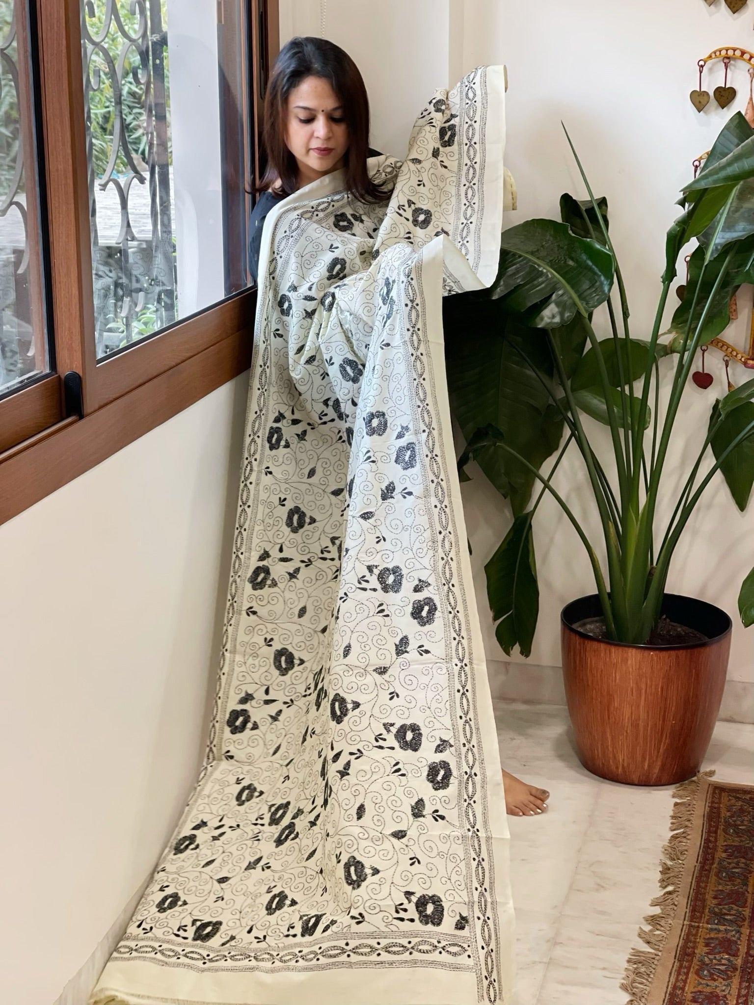 Off - White Handmade Kantha Dupatta in Silk - Masakalee