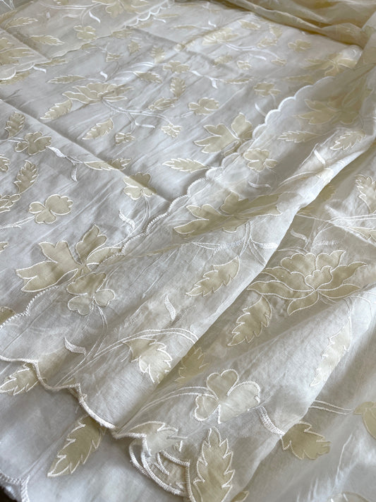Off white, Pale yellow Applique Jaal Dupatta Suit Set in Chanderi - Masakalee