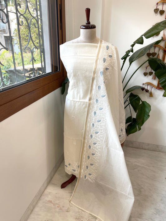 Off - White Suit Set with Thread Embroidery in Mul Chanderi - Masakalee