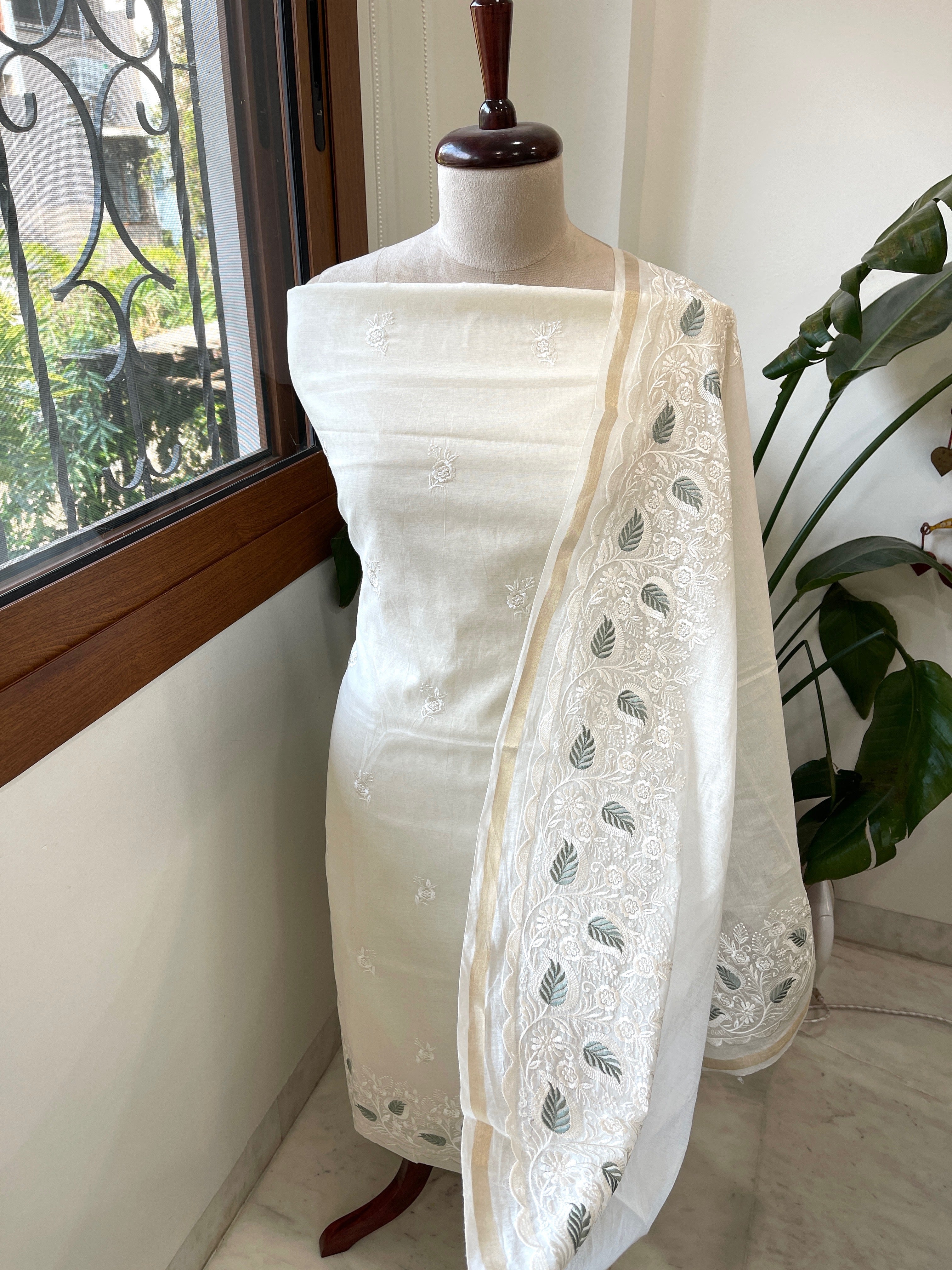 Off - White Suit Set with Thread Embroidery in Mul Chanderi - Masakalee