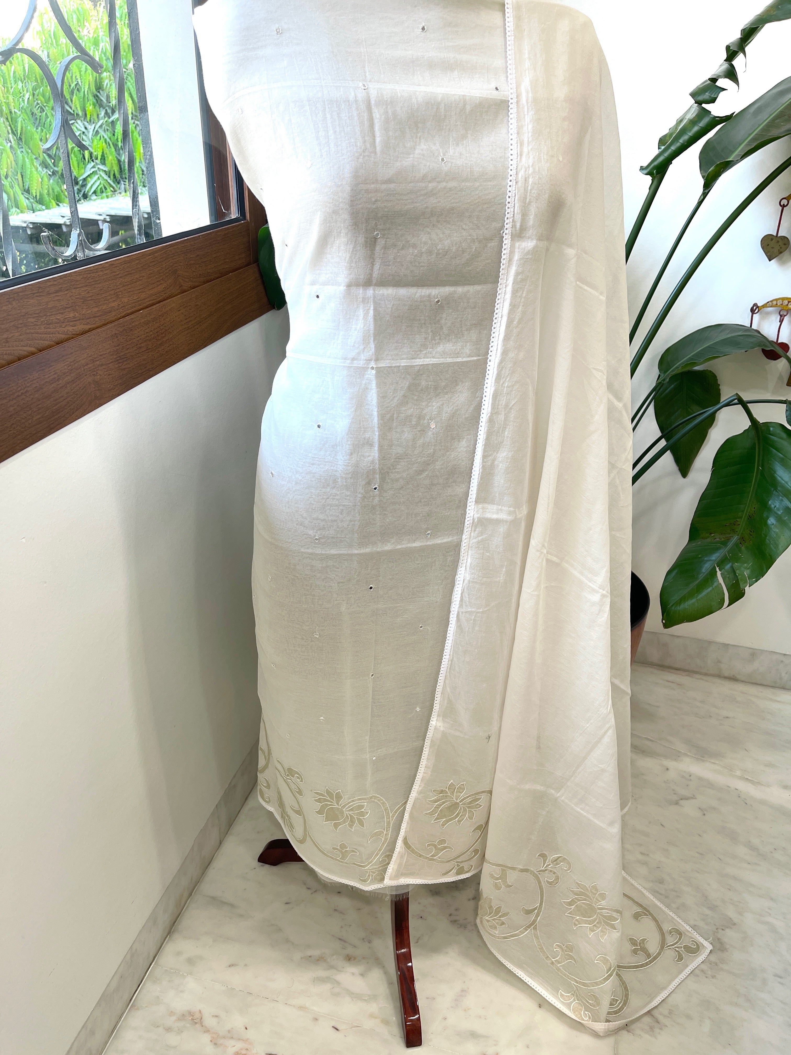 Off White Tissue Applique Suit Set in Mul Chanderi - Masakalee
