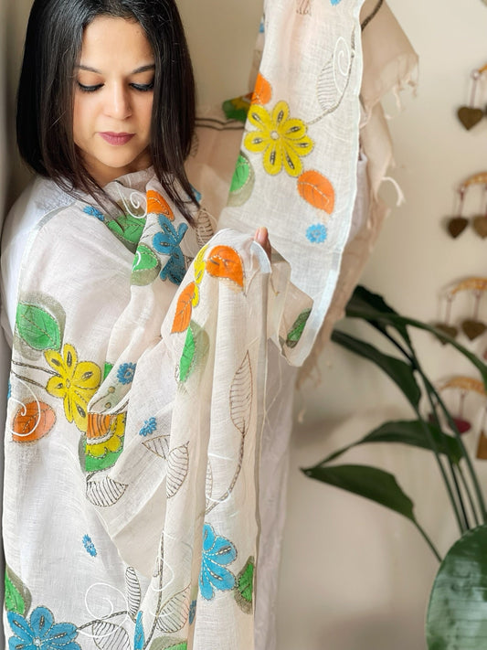 Peach Handpainted Dupatta with Kantha Stitch Handwork in Linen - Masakalee