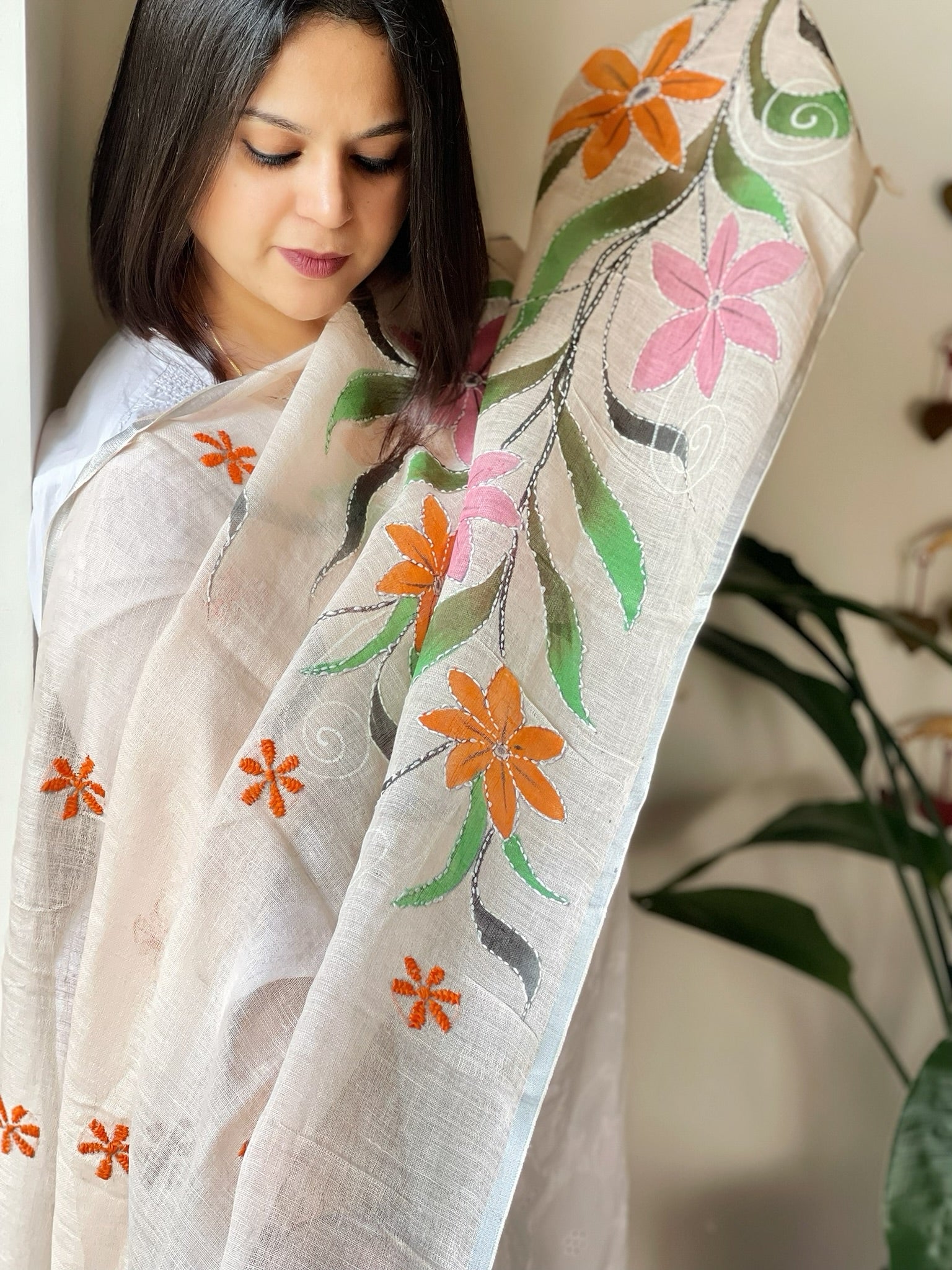 Peach Handpainted Dupatta with Kantha Stitch Handwork in Linen - Masakalee