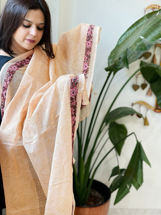 Peach Kota Cotton Dupatta with Kantha Hand Embroidery - Masakalee