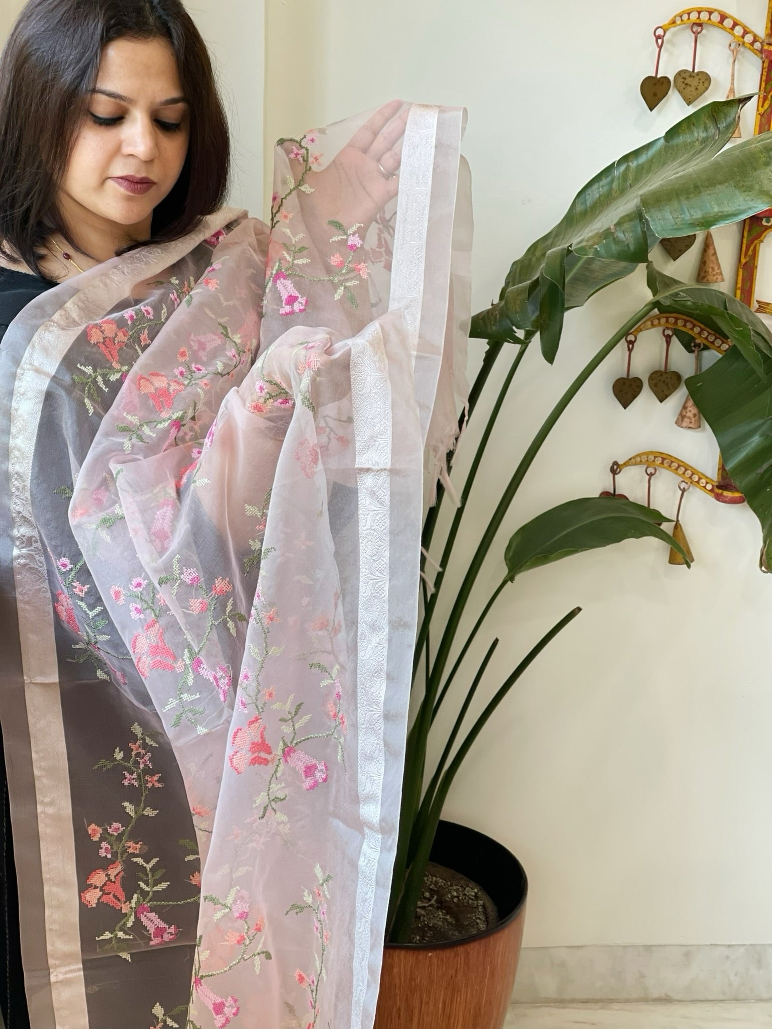 Peachish Pink Organza Dupatta with Thread Embroidery - Masakalee