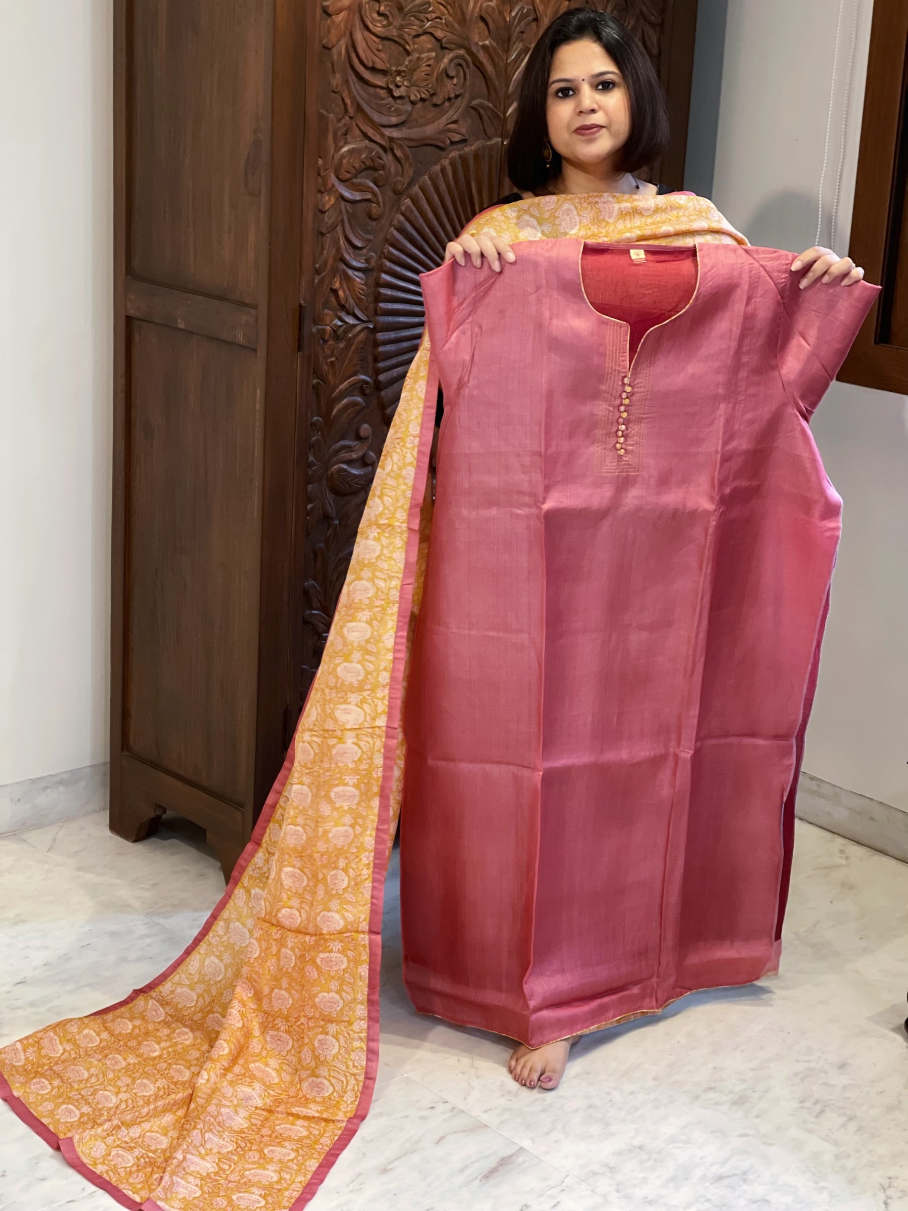 Pink Dupatta Set (Kurta+Dupatta) with Handblock Print in Pure Tussar Silk - Masakalee