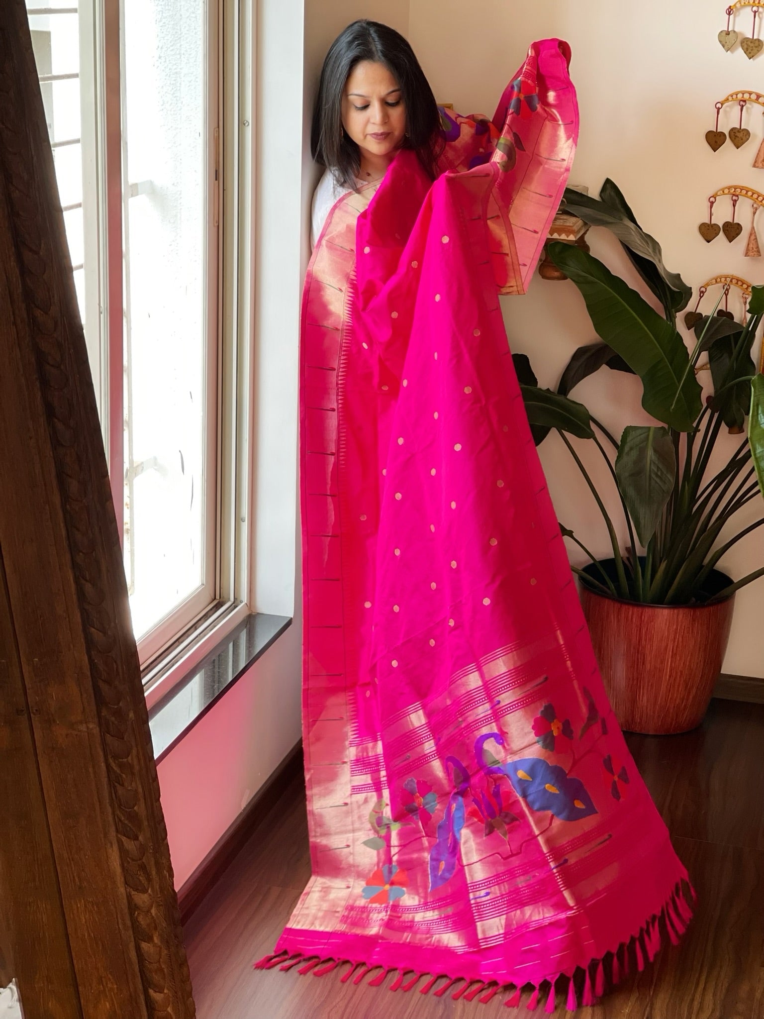 Pink Handwoven Paithani Dupatta in Pure Silk - Masakalee