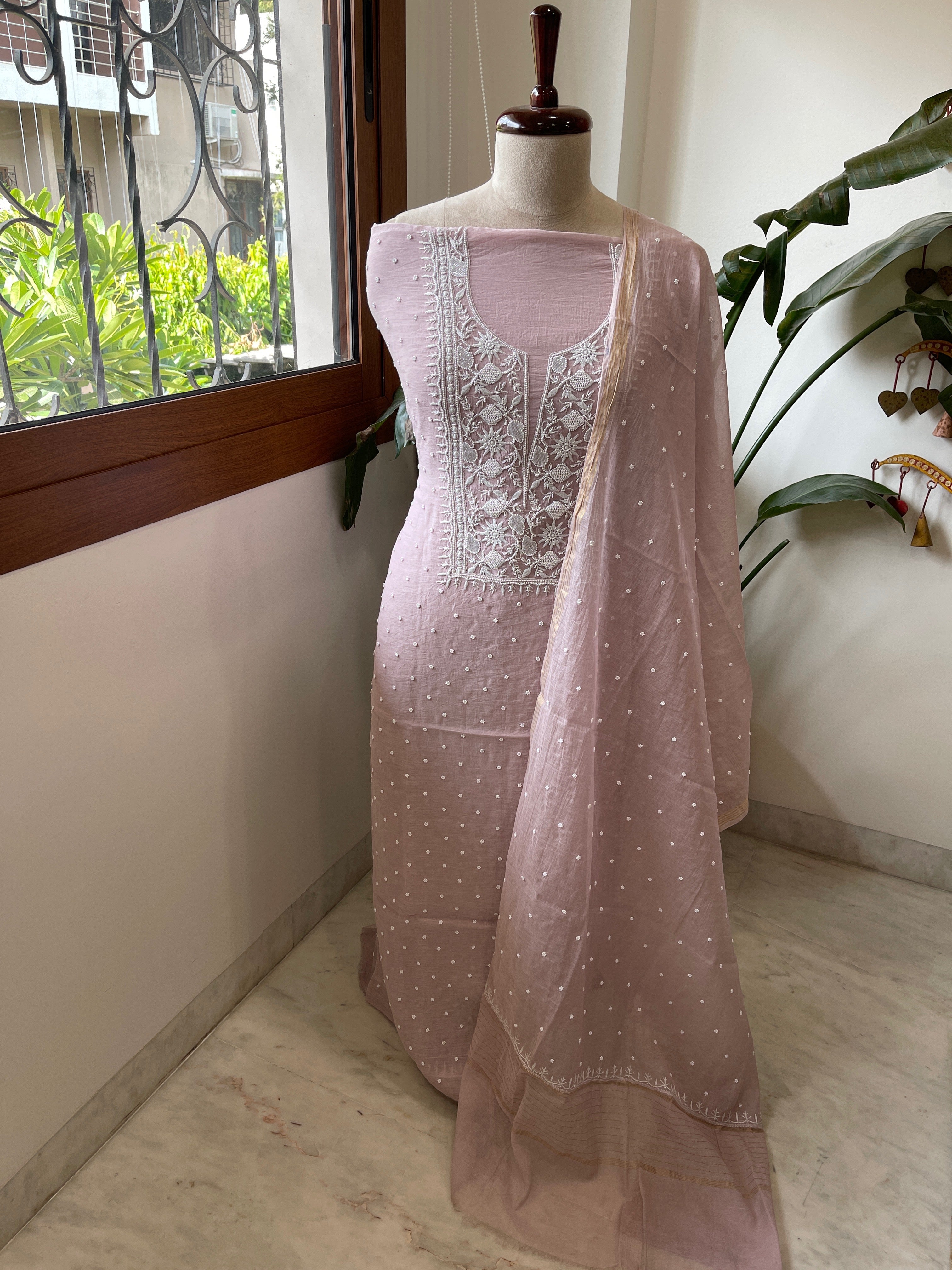 Pinkish Mauve Suit Set with Pearl, Cut Daana and Lucknowi Thread Handwork in Pure Mul Chanderi - Masakalee