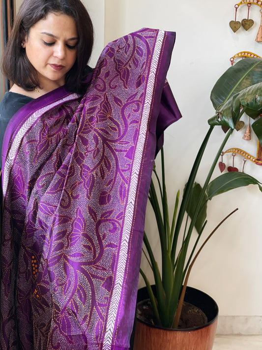 Purple Handmade Reverse Nakshi Kantha Dupatta in Pure Silk - Masakalee