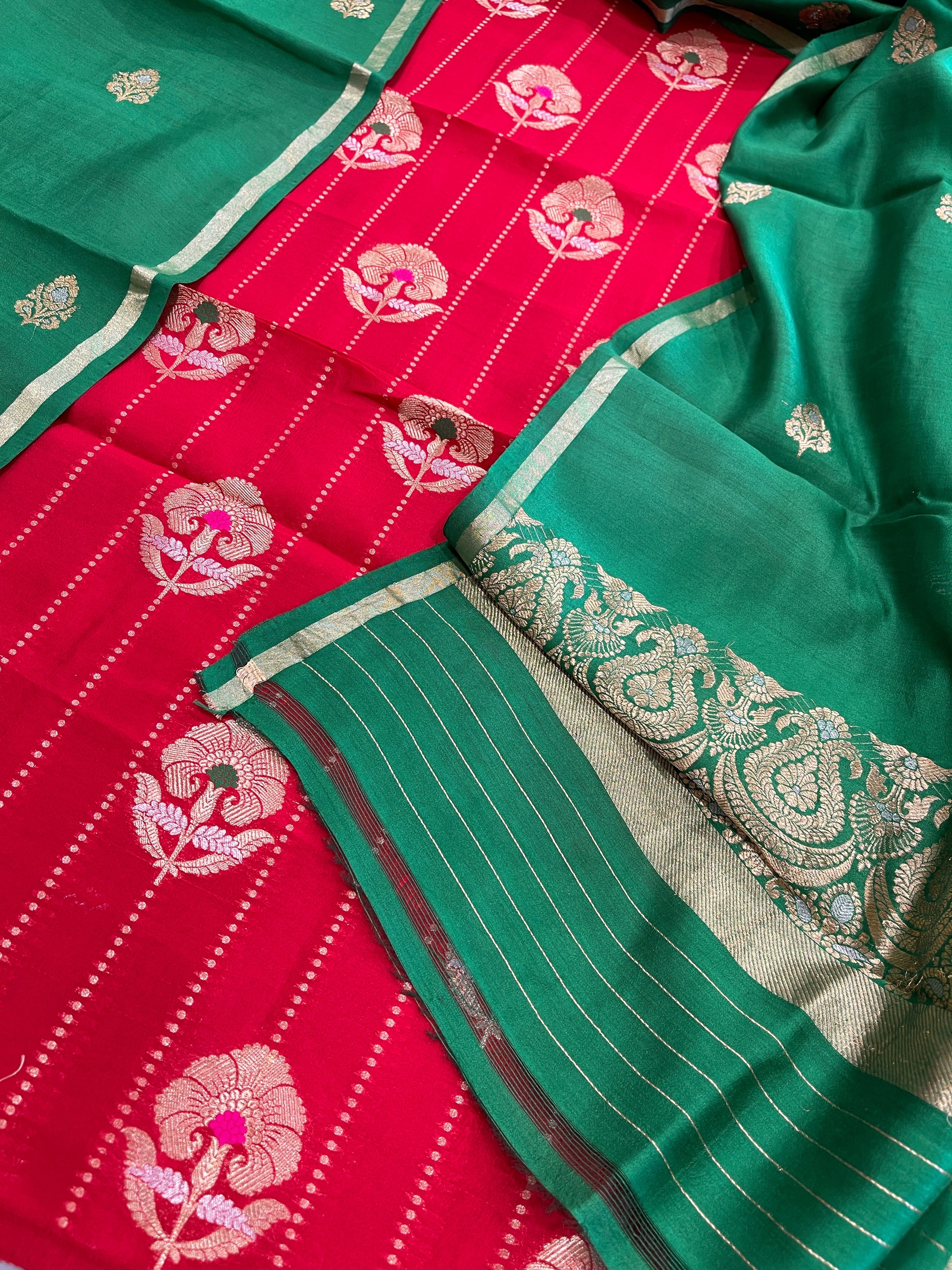 Red Designer Handwoven Kadwa Banarasi Suit Set in Pure Silk - Masakalee
