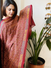 Red Handmade Kantha Dupatta in Silk - Masakalee