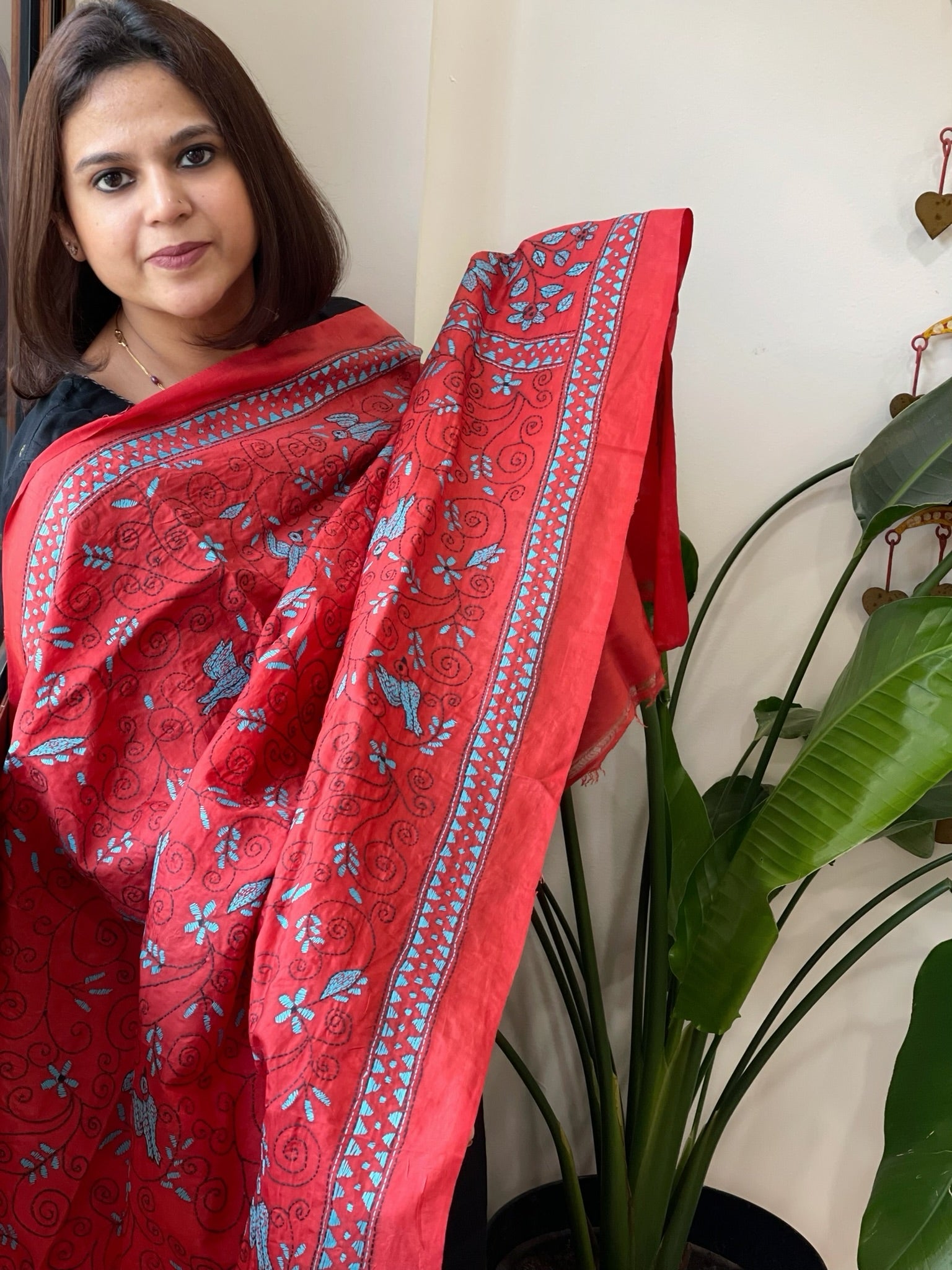 Red Handmade Kantha Dupatta in Silk - Masakalee