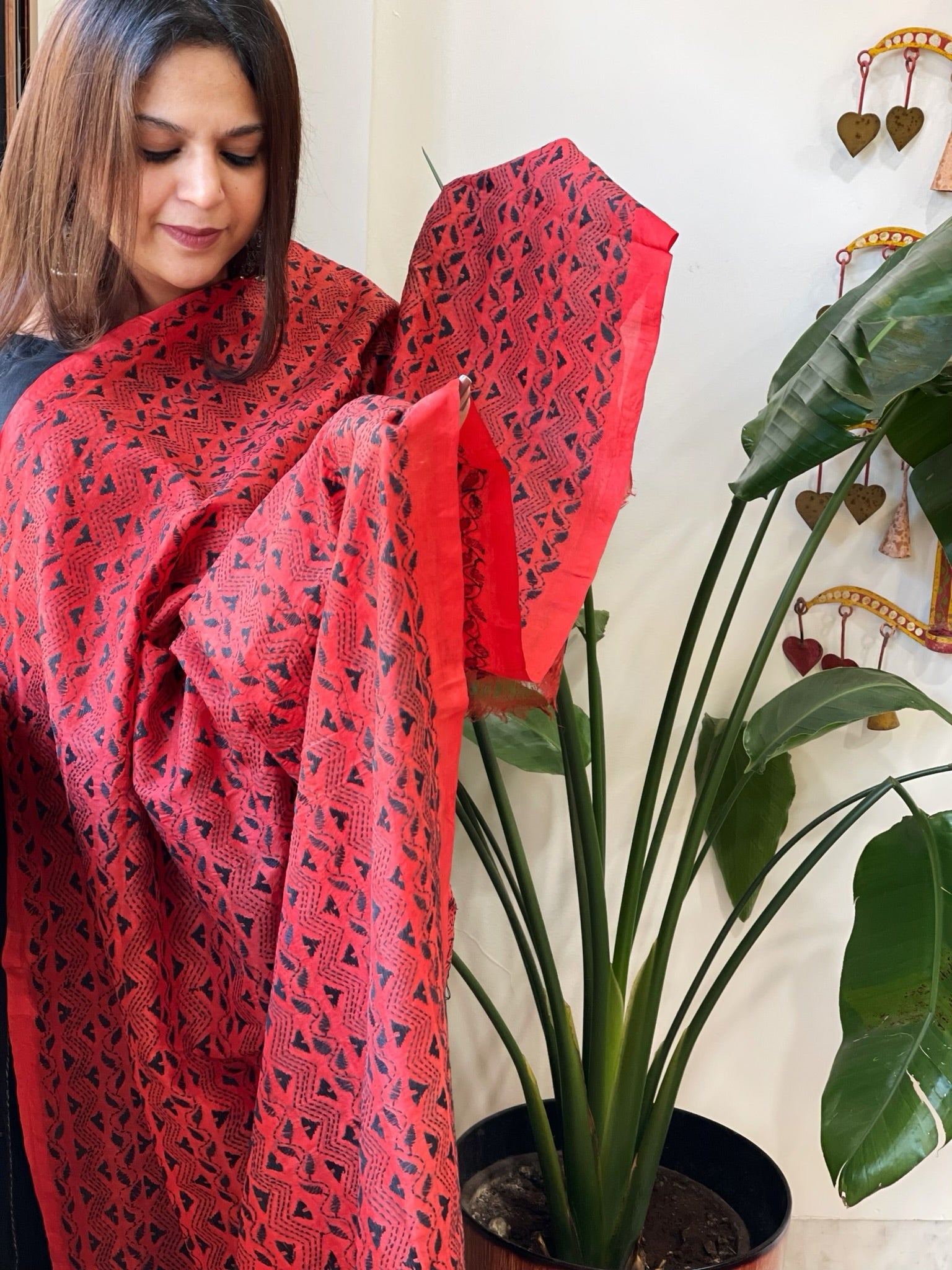 Red Handmade Kantha Dupatta in Silk - Masakalee