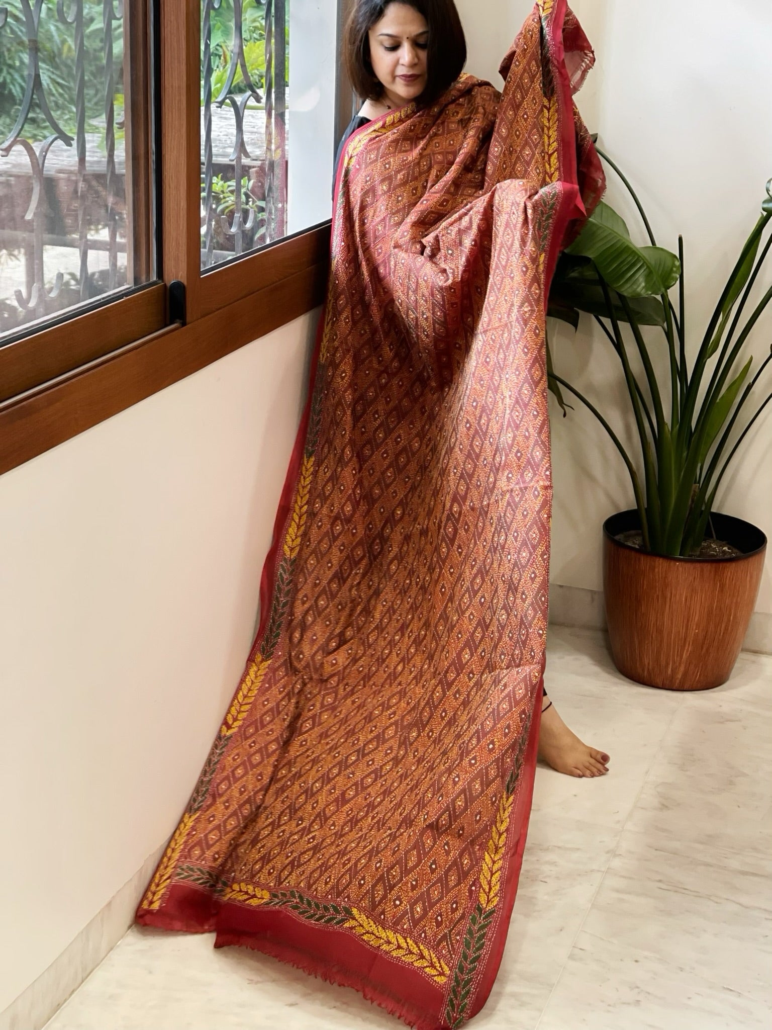 Red Handmade Kantha Dupatta in Silk - Masakalee