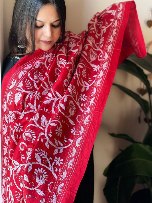 Red Handmade Nakshi Kantha Dupatta in Pure Silk - Masakalee