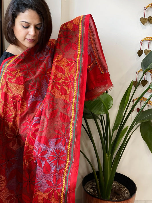 Red Handmade Reverse Nakshi Kantha Dupatta in Silk - Masakalee