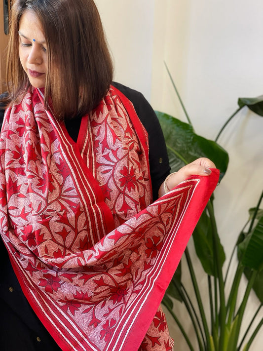 Red Handmade Reverse Nakshi Kantha Stole in Pure Silk - Masakalee